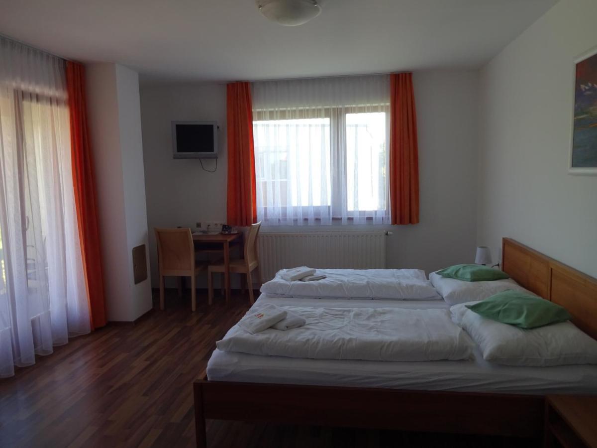 Baláca Panzió Veszprém Exterior foto