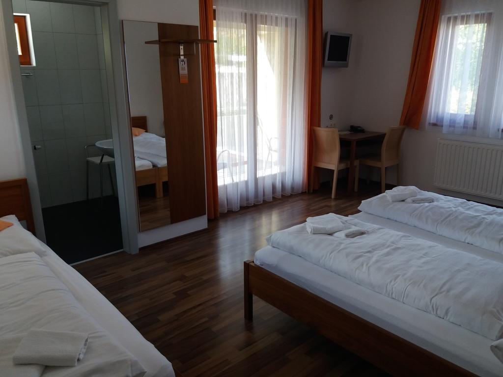 Baláca Panzió Veszprém Exterior foto